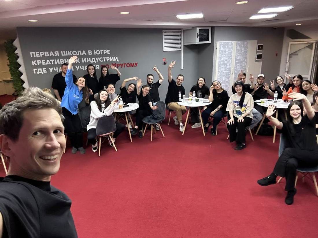 Групповое фото участников креативной школы на финале
