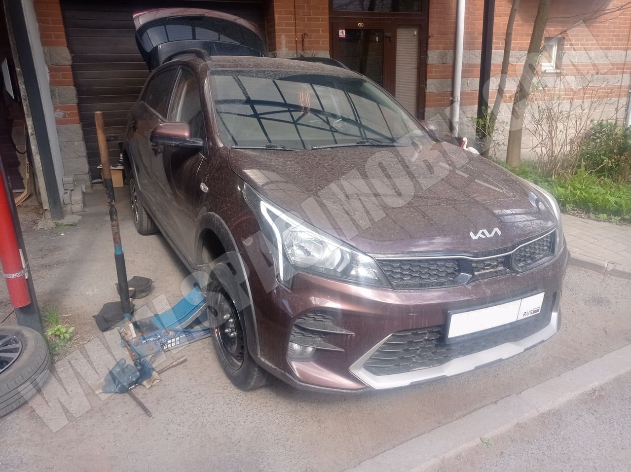 Установили запаску на автомобиле КИА РИО на улице Главная в Приморском районе Санкт-Петербурга