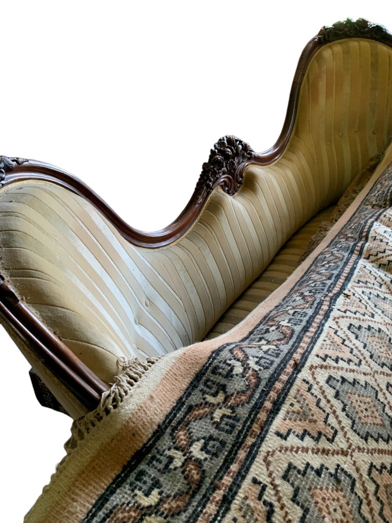 Старинный диван/канапе  до реставрации