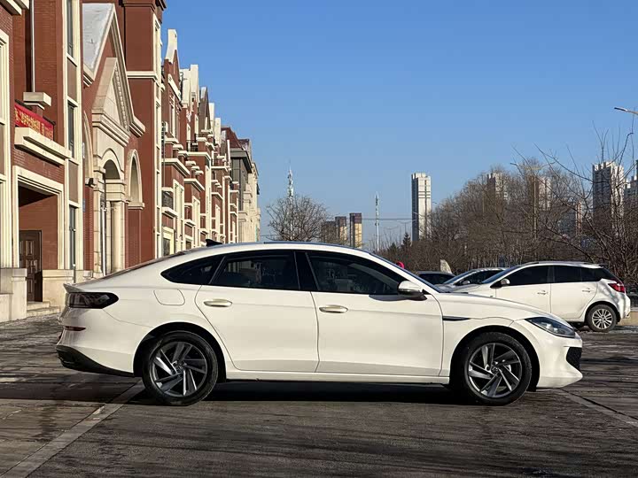 Volkswagen_Lamando_L_автомобиль_из_китая