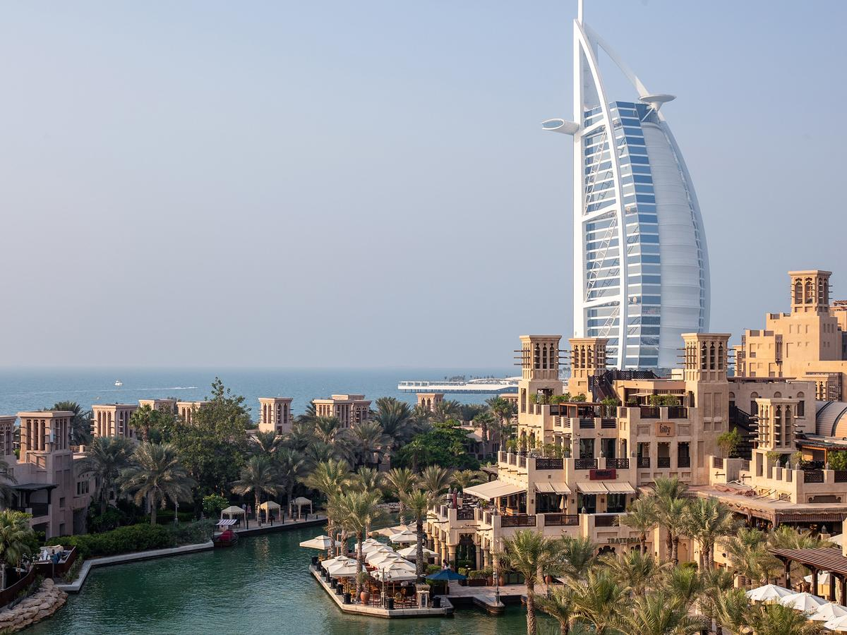 Madinat jumeirah. Мадинат отель Дубай. Аль Каср Мадинат Джумейра. Мадинат Дубай Алькасар. Дубай Jumeirah al Qasr.