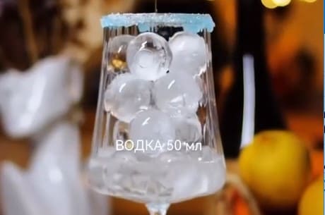 Приготовление алкогольного коктейля «Голубая лагуна» в домашних условиях: шаг 2