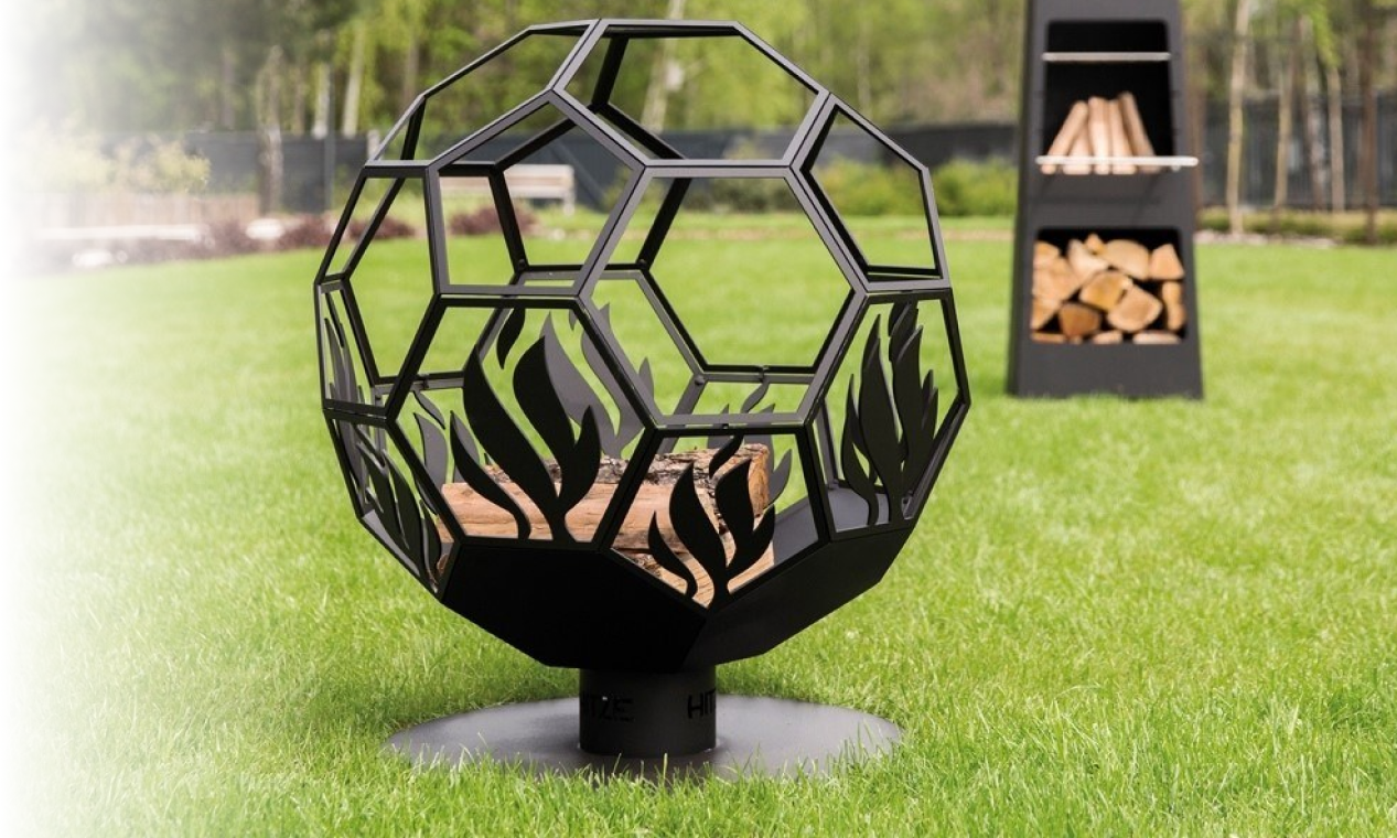 Очаг кованый чёрный в виде футбольного мяча