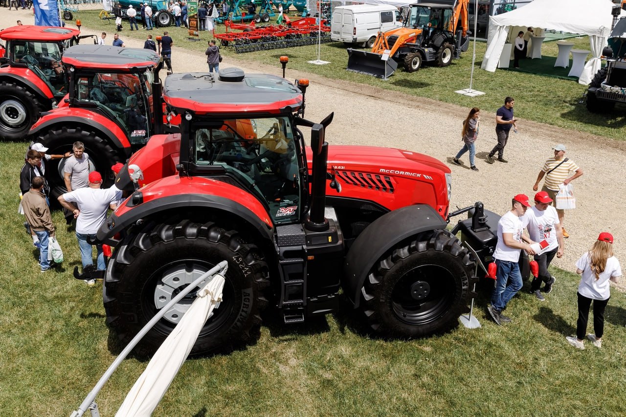 Трактор McCORMICK Х8 и комбайн New Holland CR – скоро на площадке  «АСМ-Алтай» на «Дне поля»