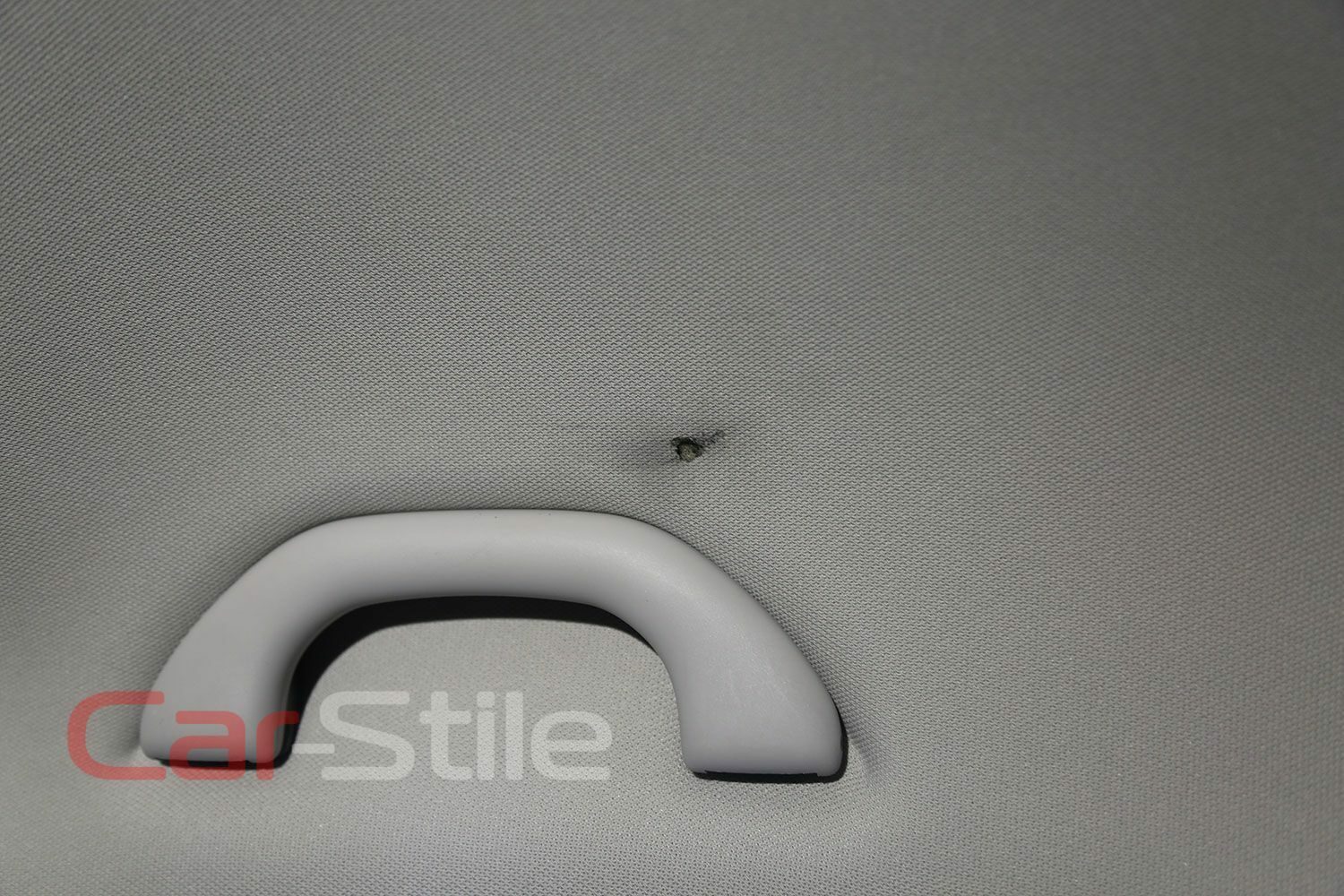 Ремонт прожога обивки потолка автомобиля Volkswagen Polo