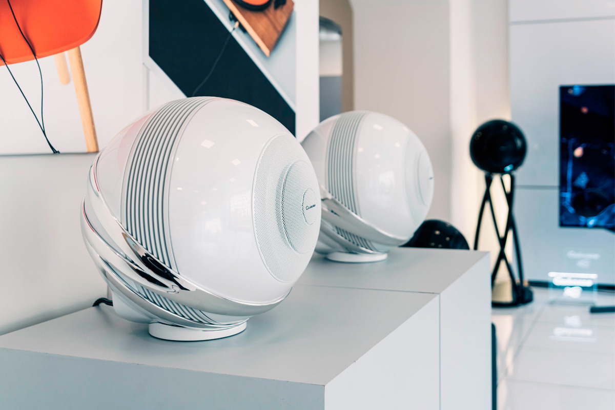 Сферическая Hi-Fi акустика Cabasse в ГУМе