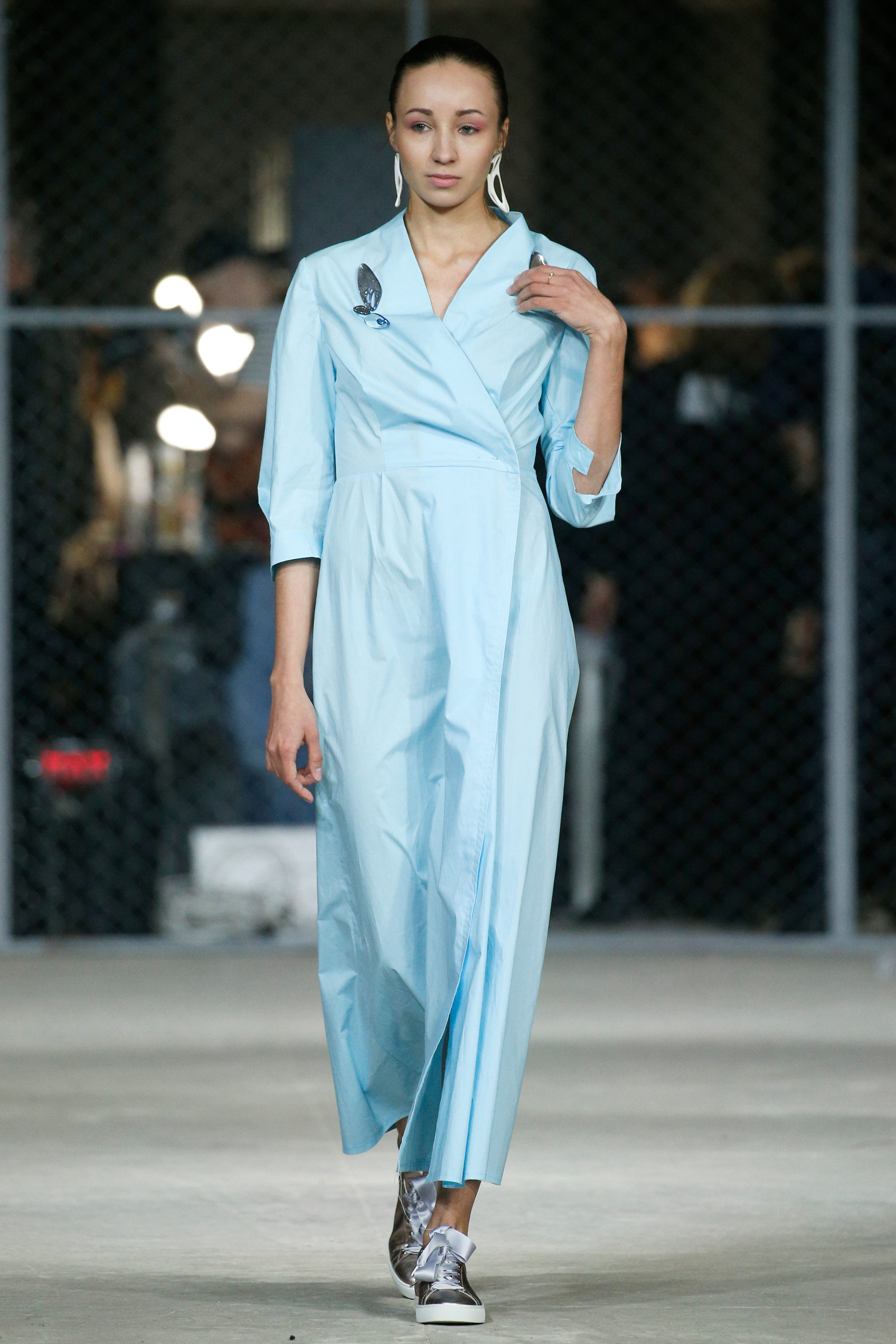 Март дизайнер. Март дизайнер. Кухня гостиная в темных тонах. Март дизайнер. Дизайнеры москвы.