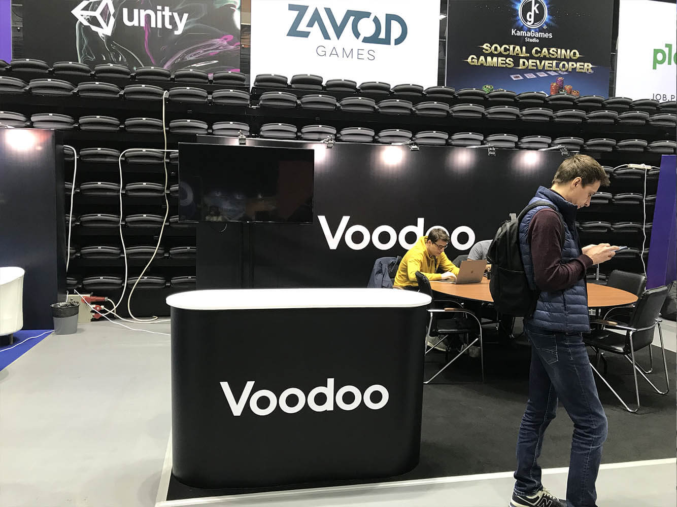 Промо стойки. Стойка рекламная для дегустации. Промо аренда. Стойка рекламная для дегустации. Промостойка с экраном.