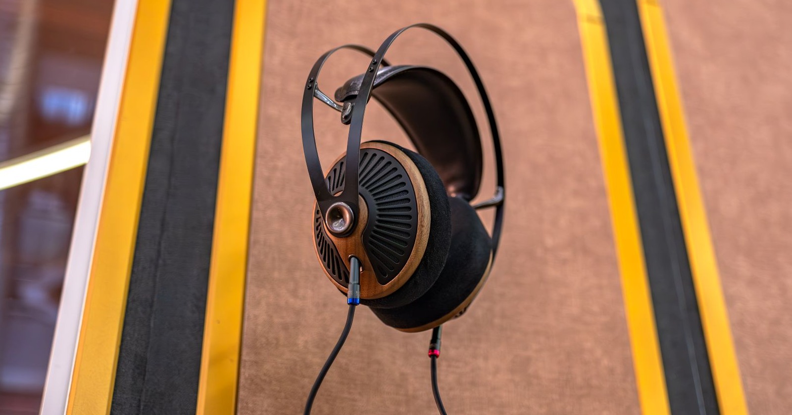 Meze Audio 105 Silva – Premium Open-Back Headphones Redefined