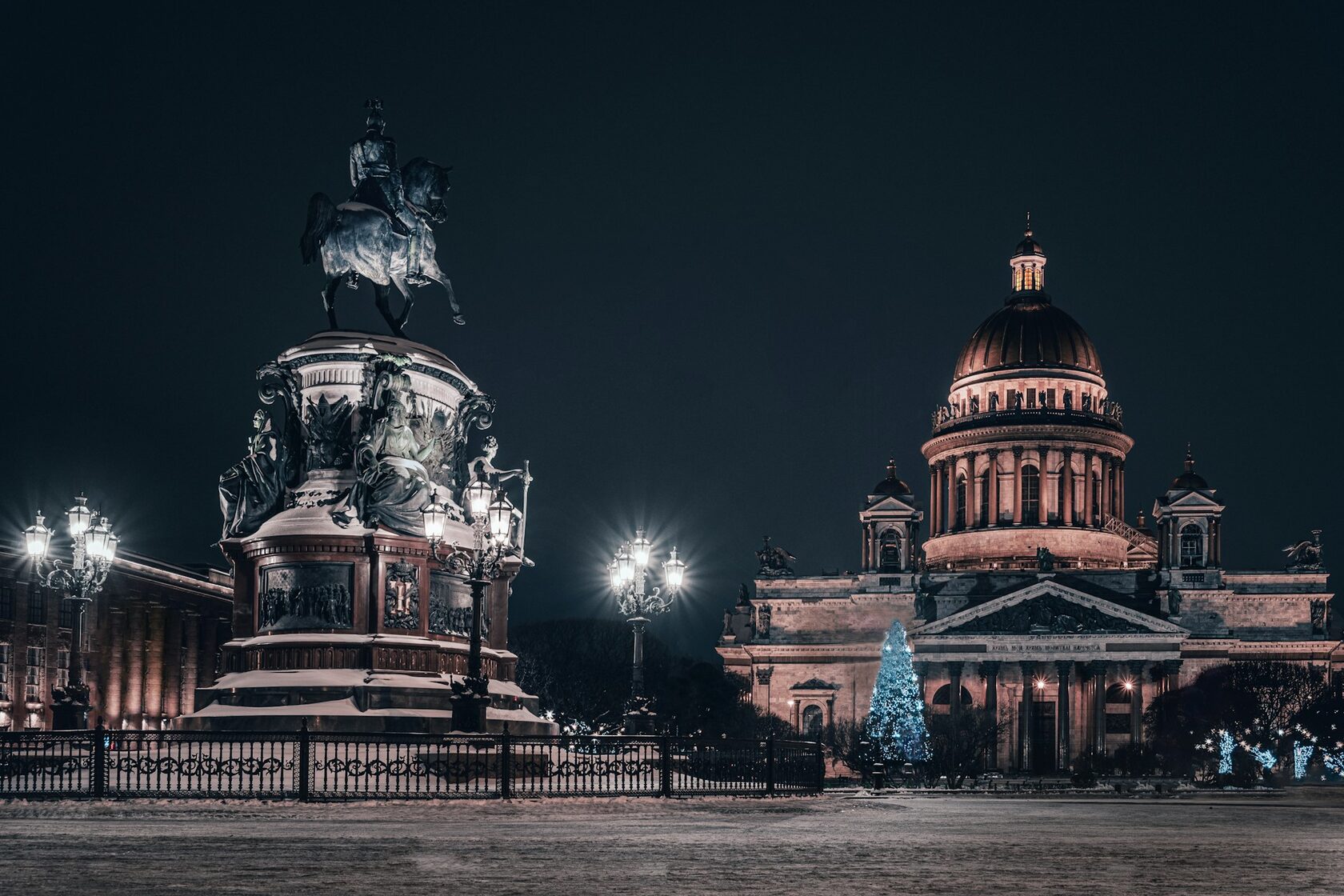 Исаакиевская площадь, Россия, Санкт-Петербург, Сенатская площадь