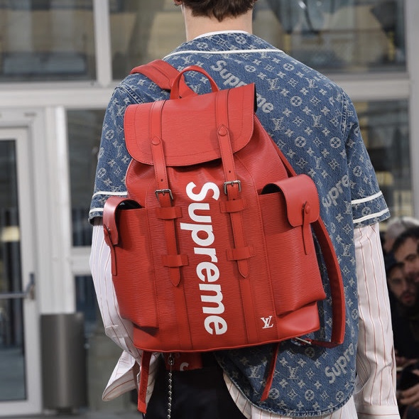 SUPREME — купить оригинальные вещи, коллекции и аксессуары | MANIA