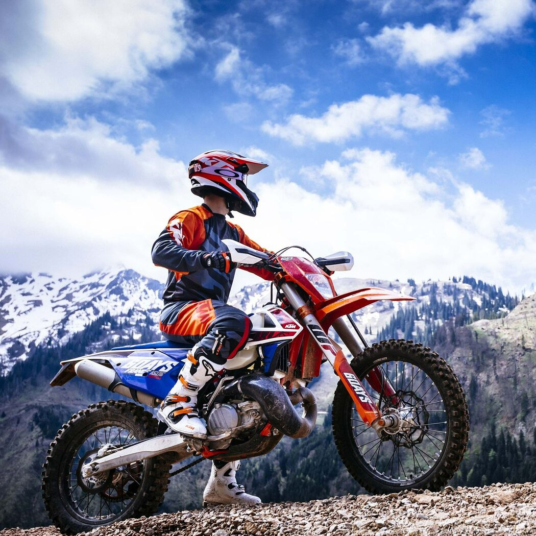 Enduro в москве. Эндуро 23. Хард эндуро мотоциклы. Эндуро турист КТМ. Эндуро 23 мотопрокат.