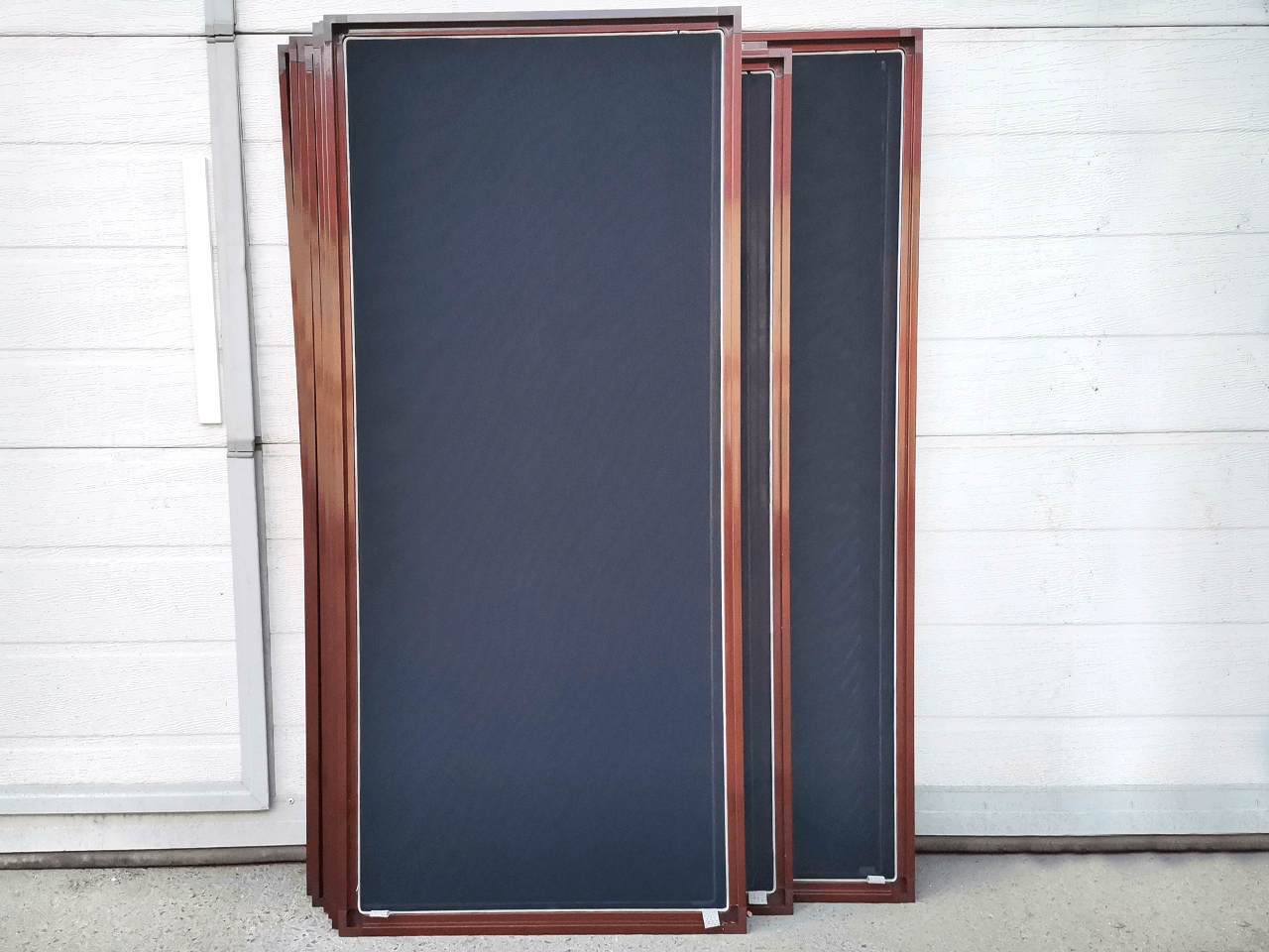 Все виды москитных сеток в Томске от компании БизнесОкна, ремонт, изготовление, установка.