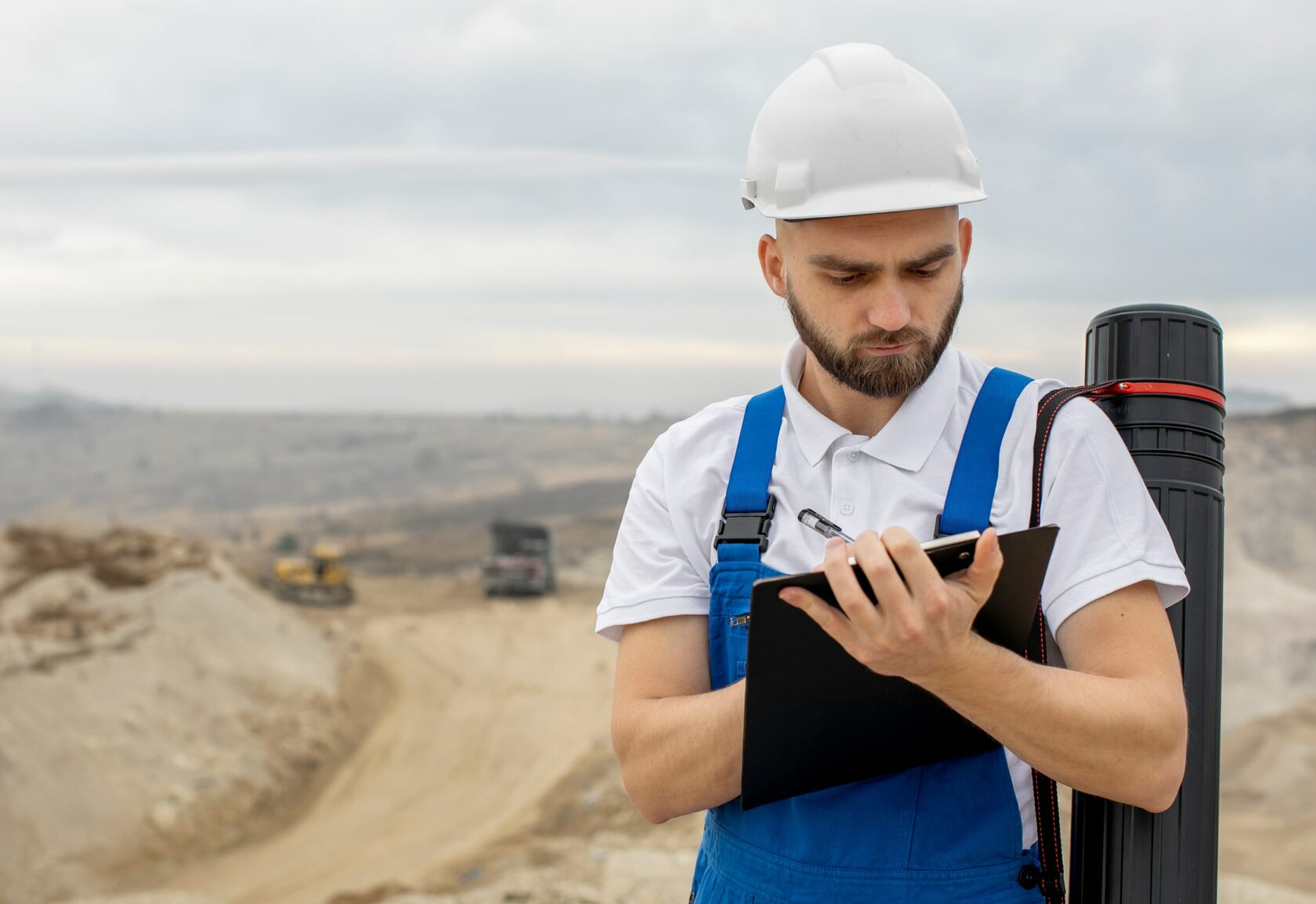 добыча полезных ископаемых человеком. горный техник технолог. начальник участка дорожное строительство. суэк разрез харанорский. профессия горный инженер.