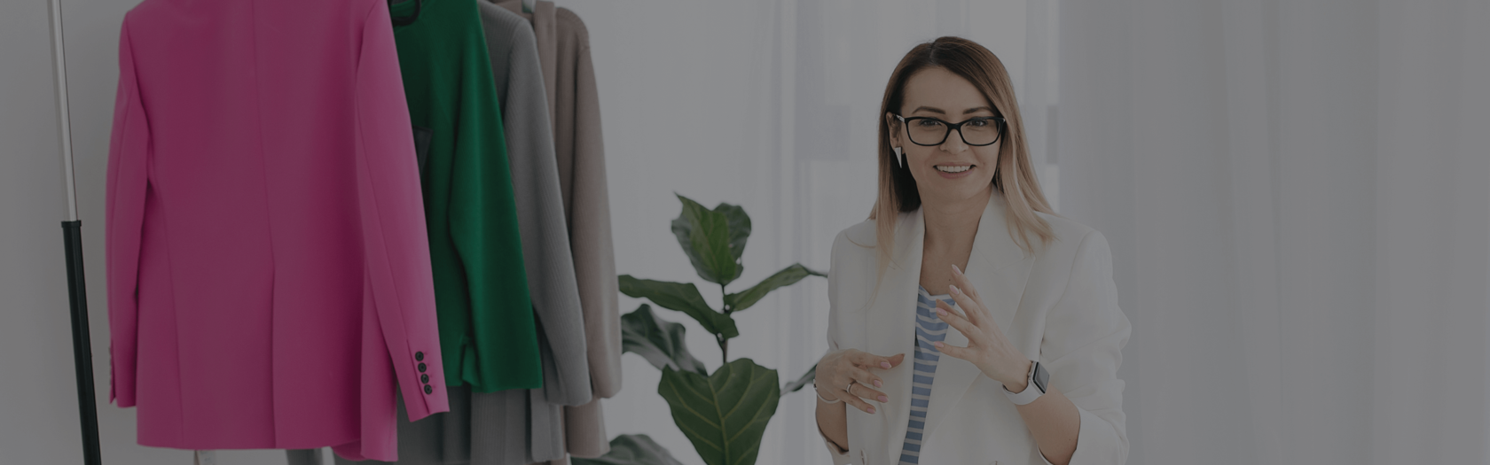 Стилист рассказывает об услуге шопинг со стилистом онлайн и офлайн