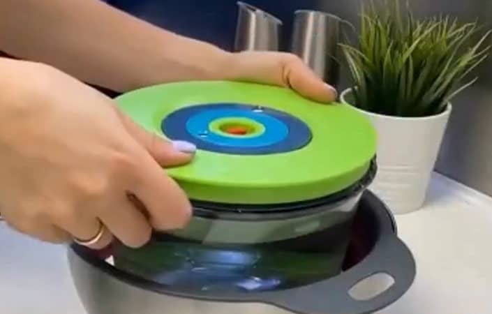 Приготовление творожного сыра из сметаны и йогурта: шаг 5