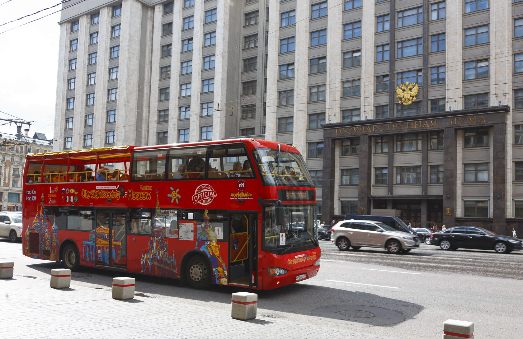 Красный автобус. Автобус City Sightseeing Москва. Даблдекер экскурсия по Москве. Автобусная обзорная экскурсия по Москве. Экскурсионный красный автобус по Москве.