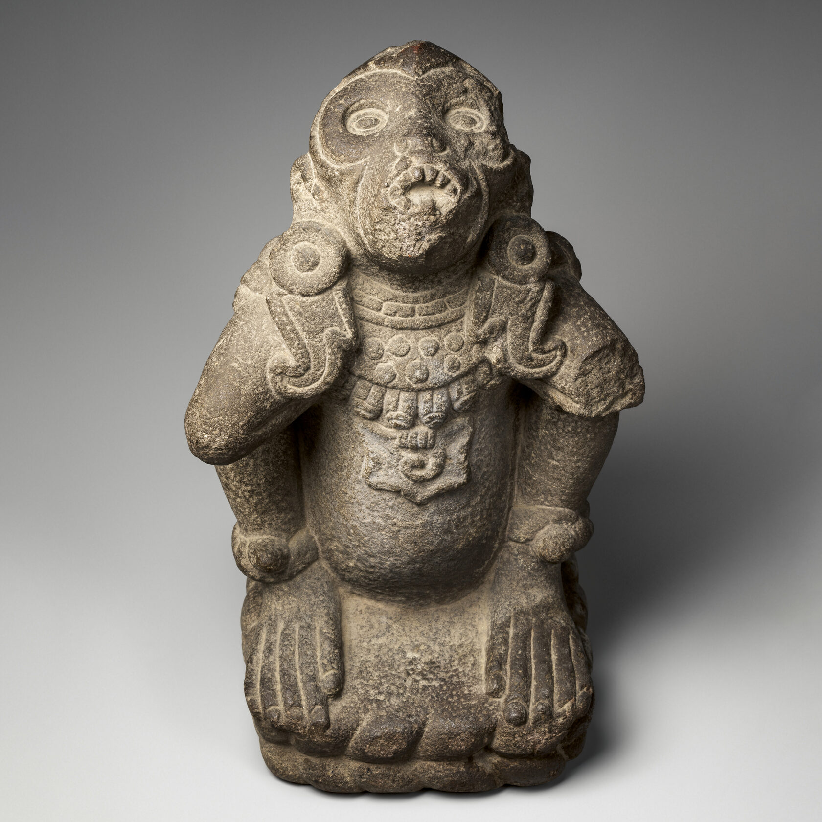 Бог ветра в виде обезьяны с вытянутыми губами. Ацтеки, XIII-XVI вв. н.э. Коллекция The Metropolitan Museum of Art.