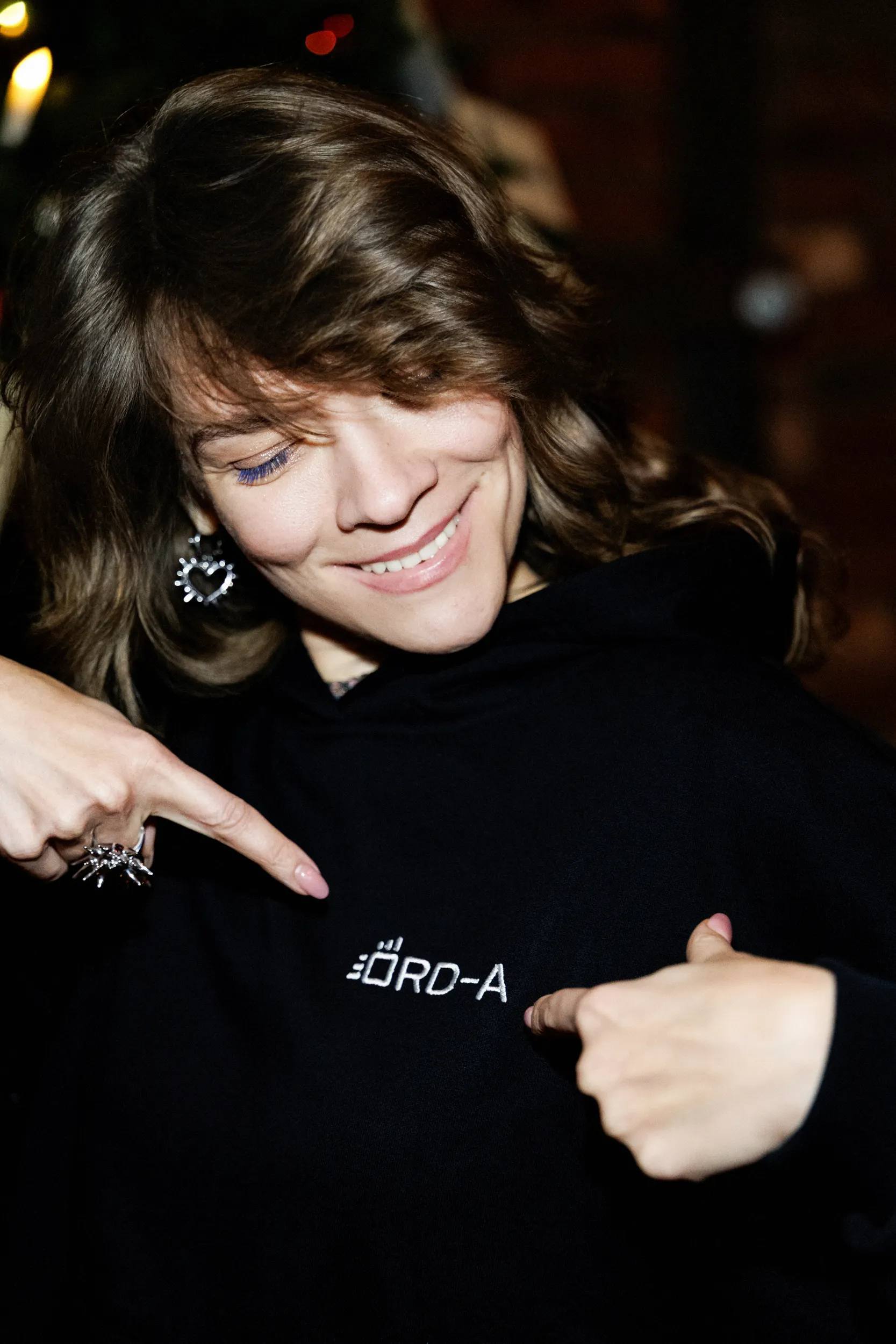 Merch nachinayetsya ne s logotipa