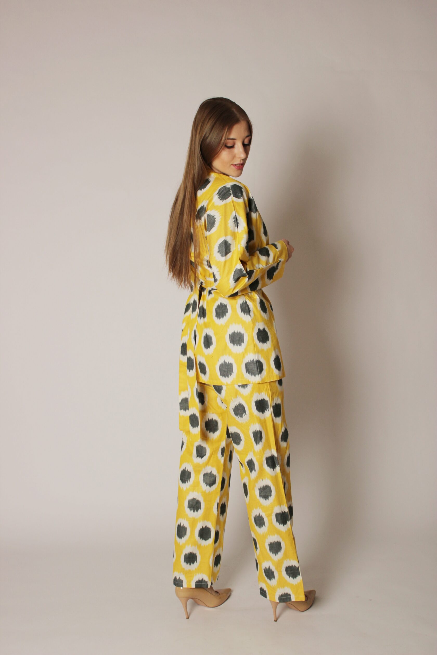 Халат, кимоно, костюм женский. Купить в магазине navigatore. На сайте, озон (ozon), маркете. В москве, спб, по всей россии. Красивый, модный, пляжный, удобный, домашний (home), турецкий, узбесккий, премиум, натуральный, восточный, желтый.