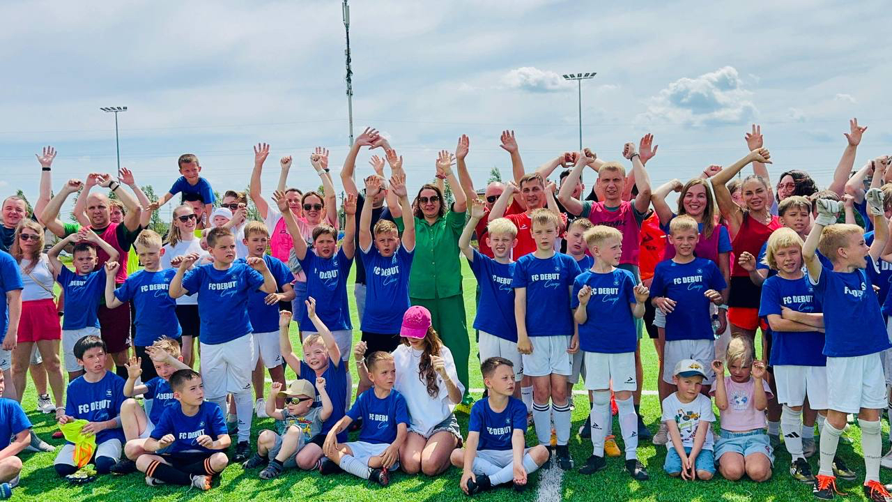 Команда FC Debut на футбольном поле