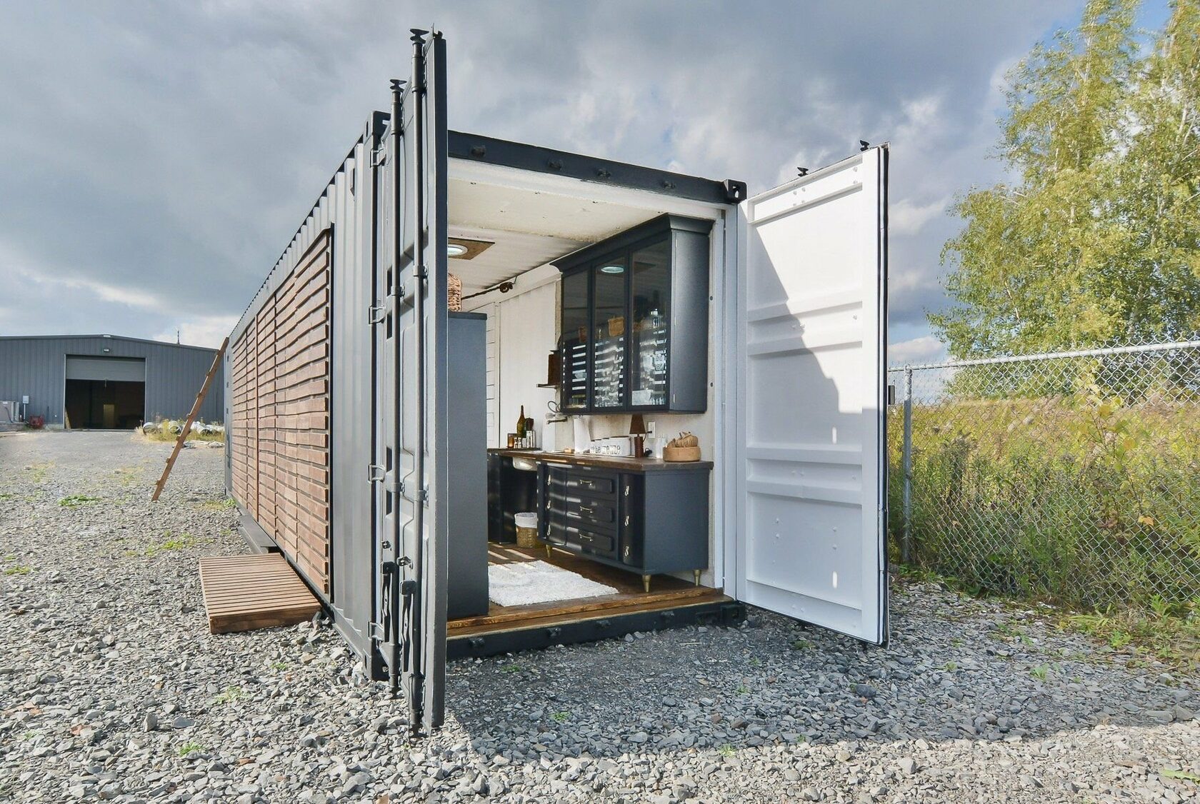 Container build. Дом из морского контейнера 20 футов. Контейнер морской 20 футов лофт. Жилой морской контейнер 20 футовый. Контейнер 20 футов хозблок.