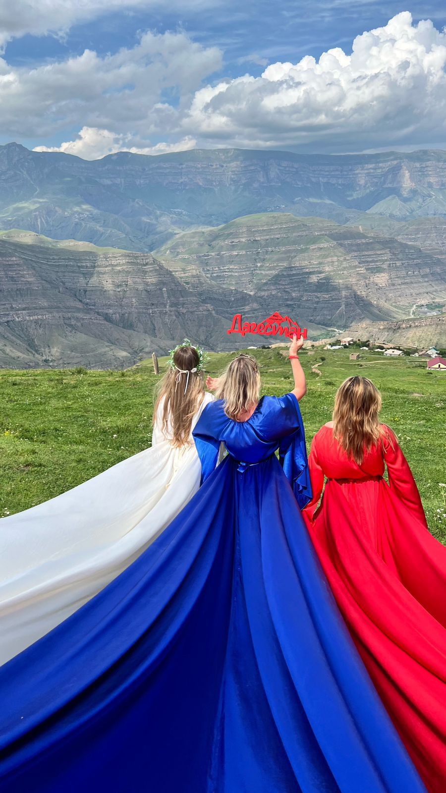 Туристы на смотровой площадке 