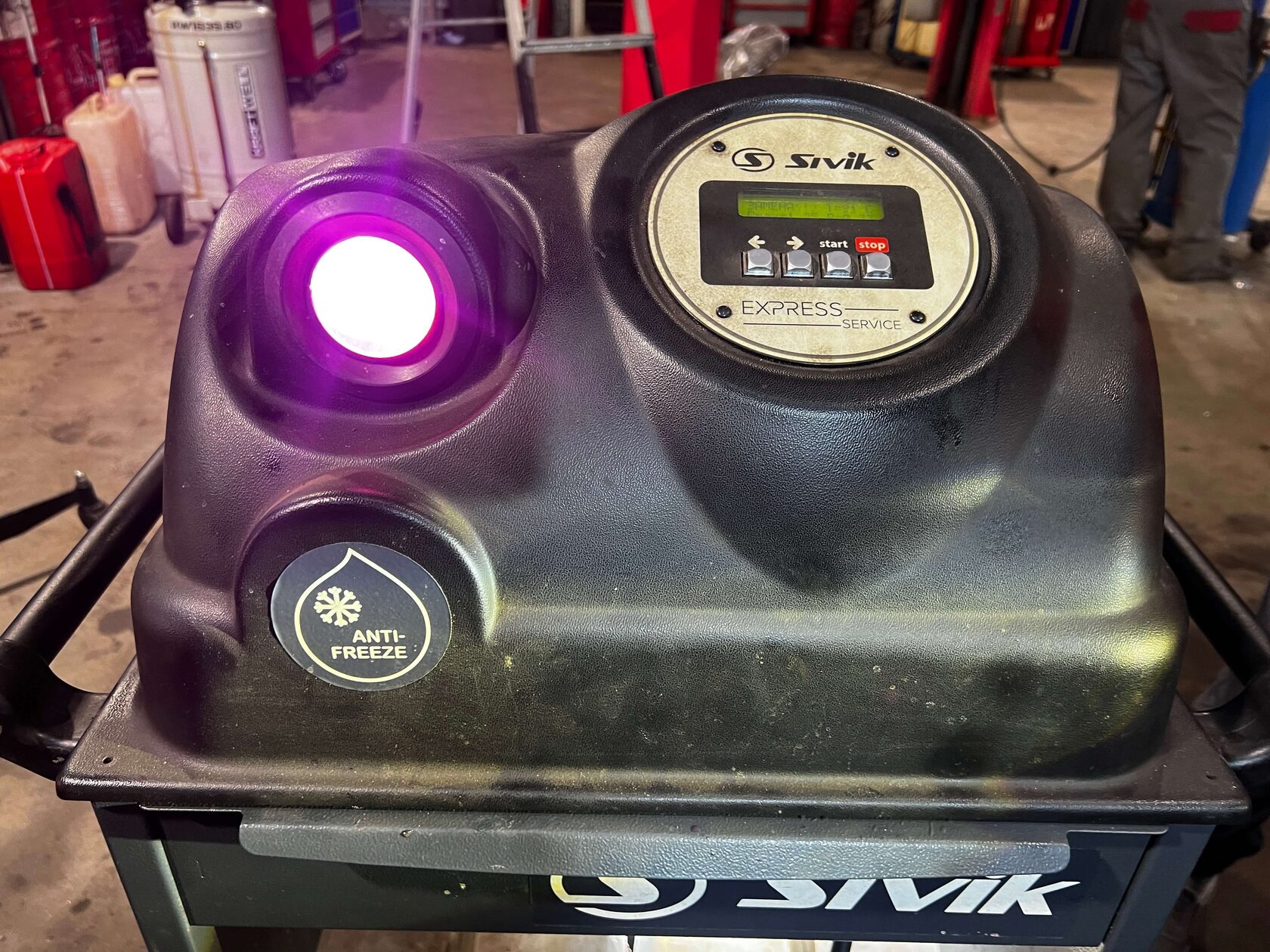 Заменили антифриз установкой полностью