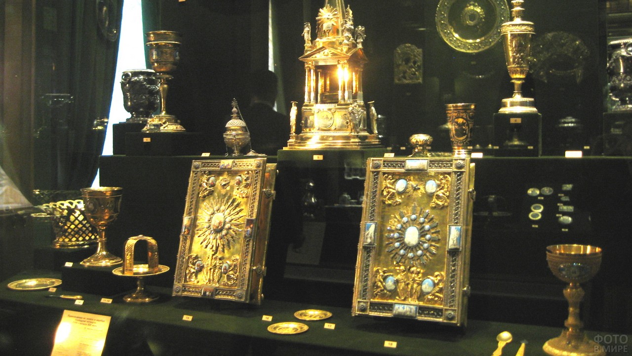 Драгоценные предметы церковного обихода