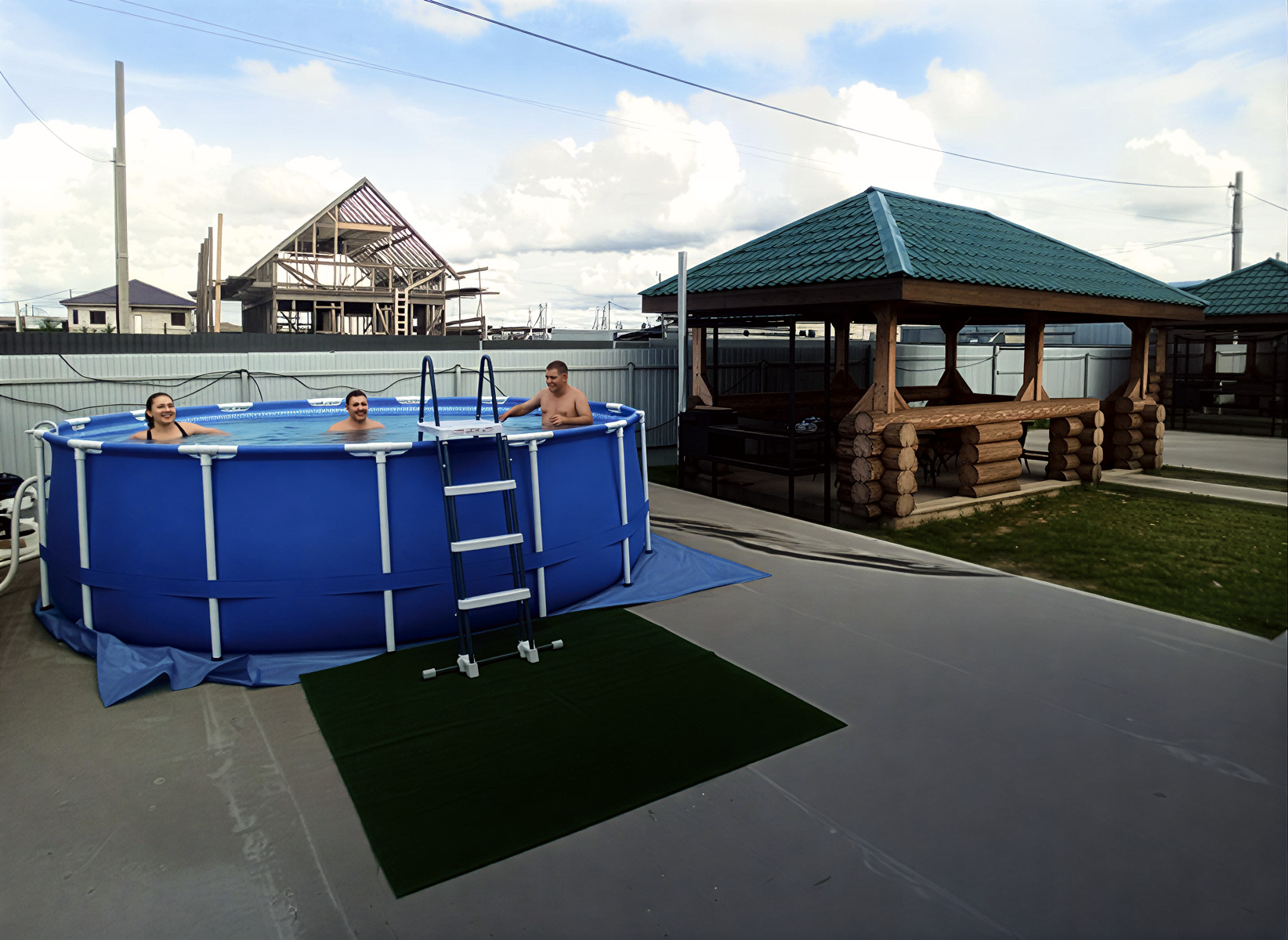 Летний бассейн без подогрева на территории бани в Люберцах - открытый бассейн - Богатырские бани