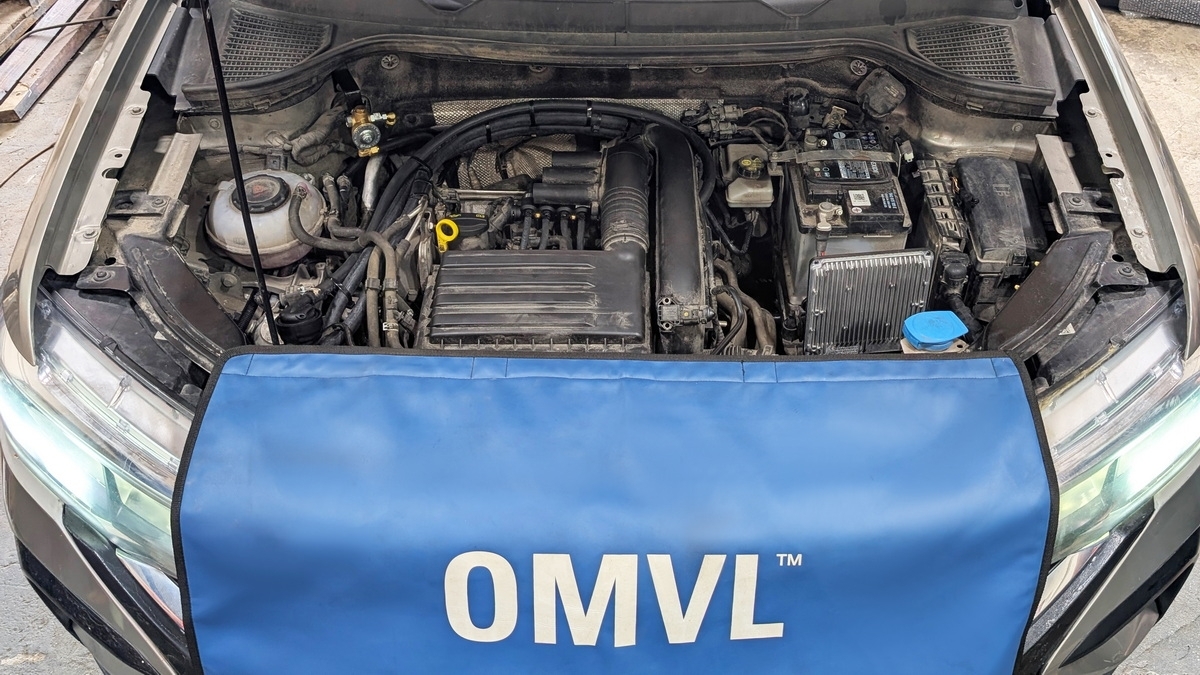 Подкапотное пространство VOLKSWAGEN TAOS с установленным ГБО OMVL Dreamotion.