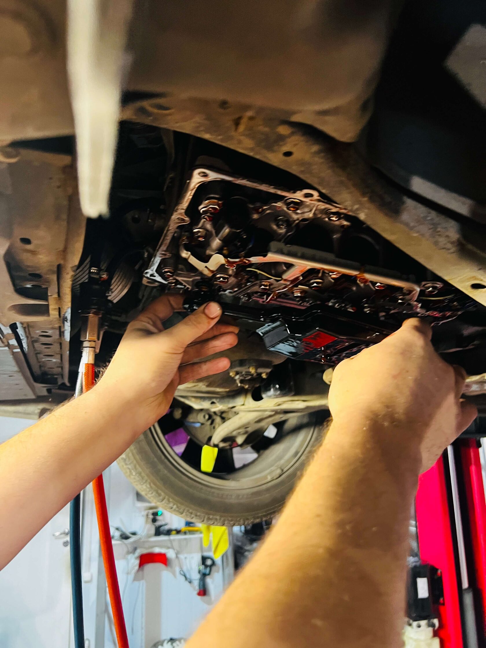 Демонтаж фильтра АКПП Mazda