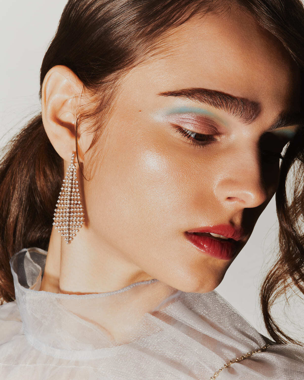 EDITORIAL RETOUCHING: ELEVATING HIGH-END FASHION & MAGAZINE PHOTOGRAPHY