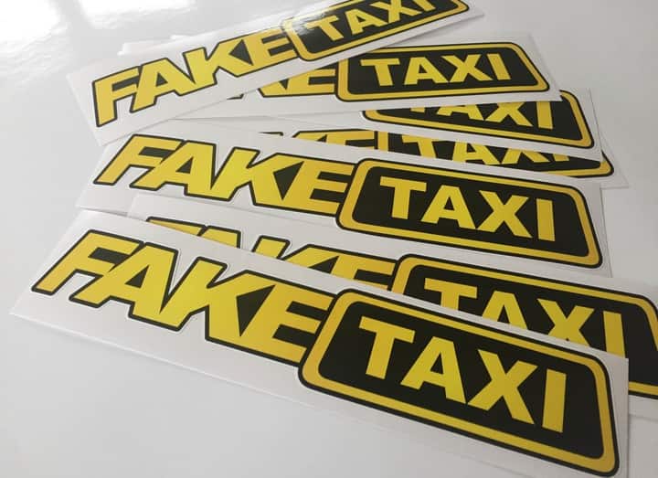 Наклейка fake Taxi. Fake Taxi ВАЗ 2107 наклейка. Автомобильные наклейки. Fake Taxi наклейка на авто.