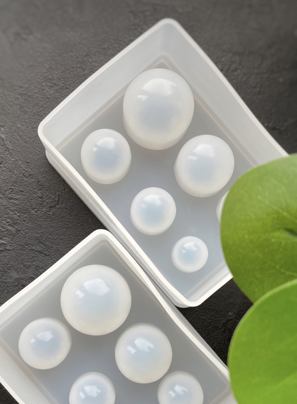 Красивые стеклянные шарики. Как обновить айос на айфоне 4 s. Как сделать скрин экрана на айфоне. Разноцветные шарики. Как надеть шарик на айфон.