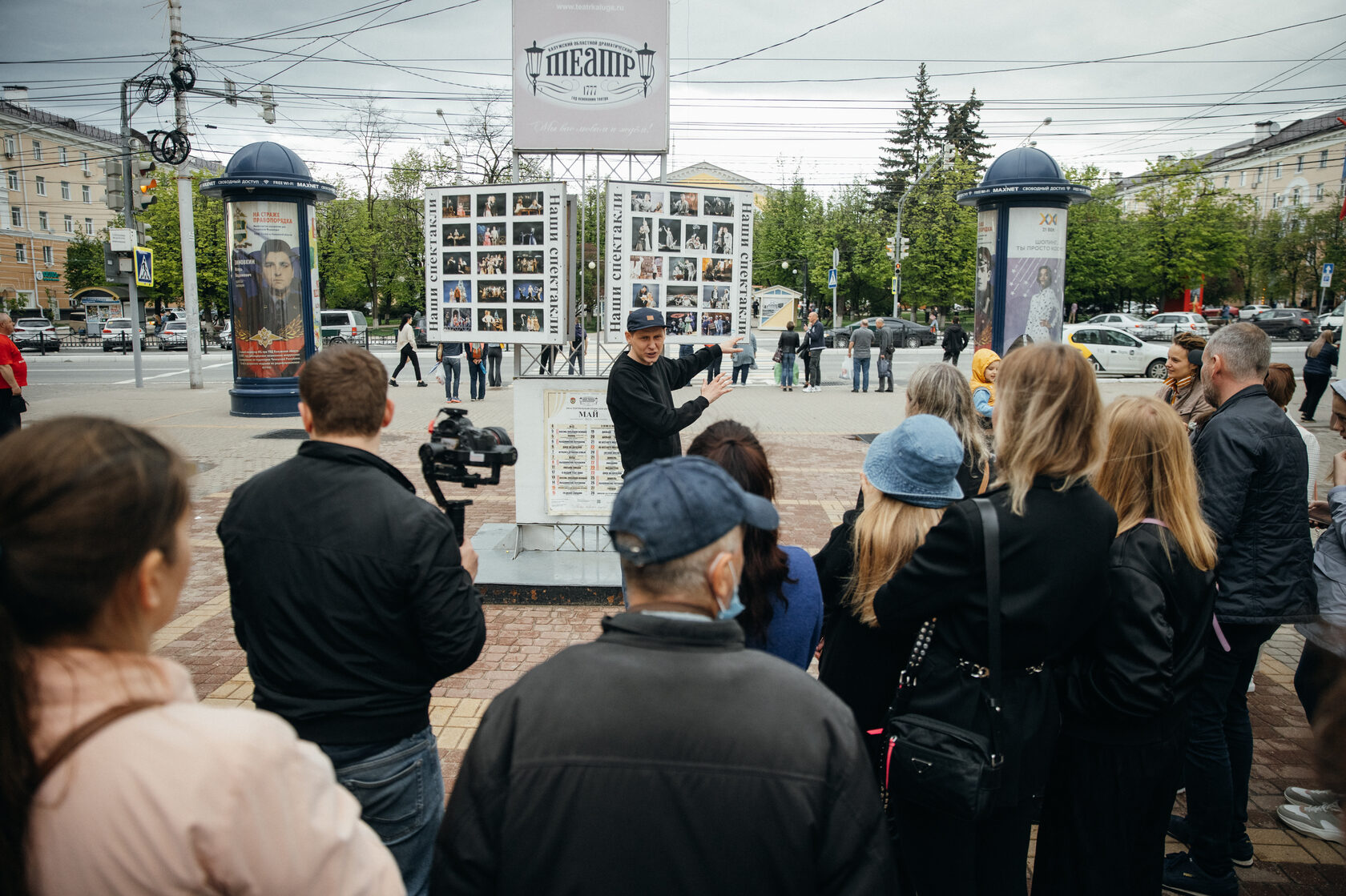 Культ калуга театральная. Город уличный театральный. Калуга что за концерт был 13 мая на театральной улице.