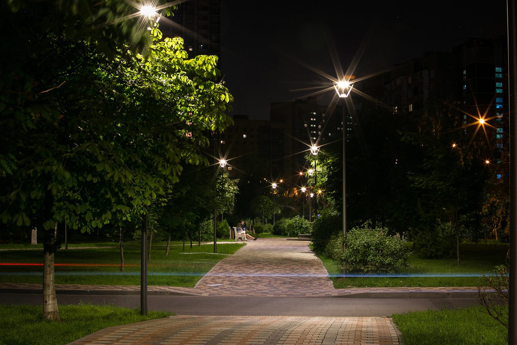 Освещение москва. Жулебинский бульвар парк. Россинский парк подсветка. Парки Жулебинский бульвар. Мариуполь парк освещение.