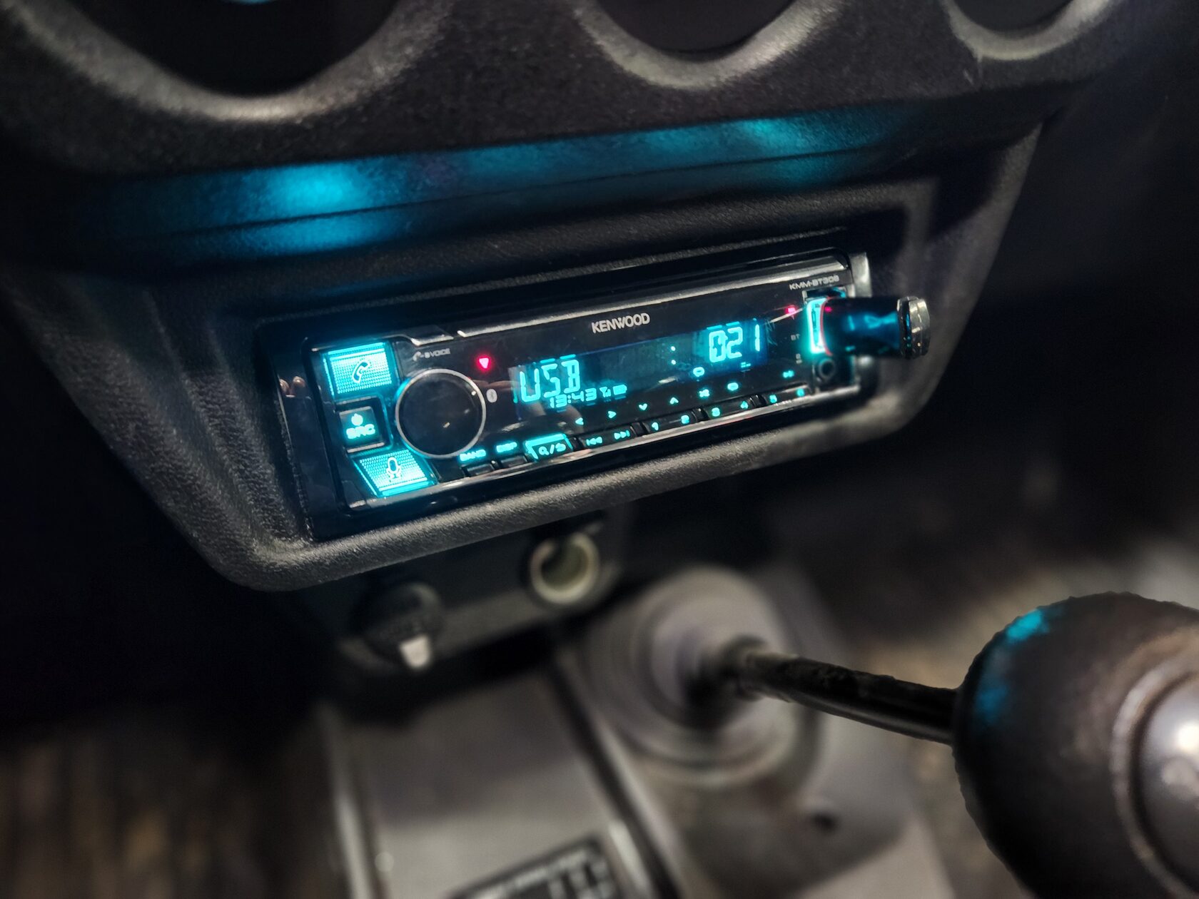 установка автозвука в ниву
