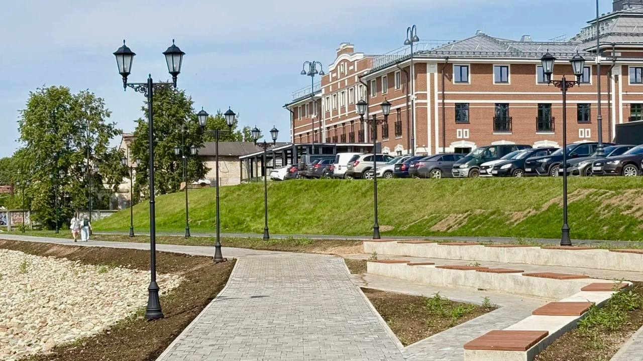 Уличные фонари Рим на набережной Волги в Костроме