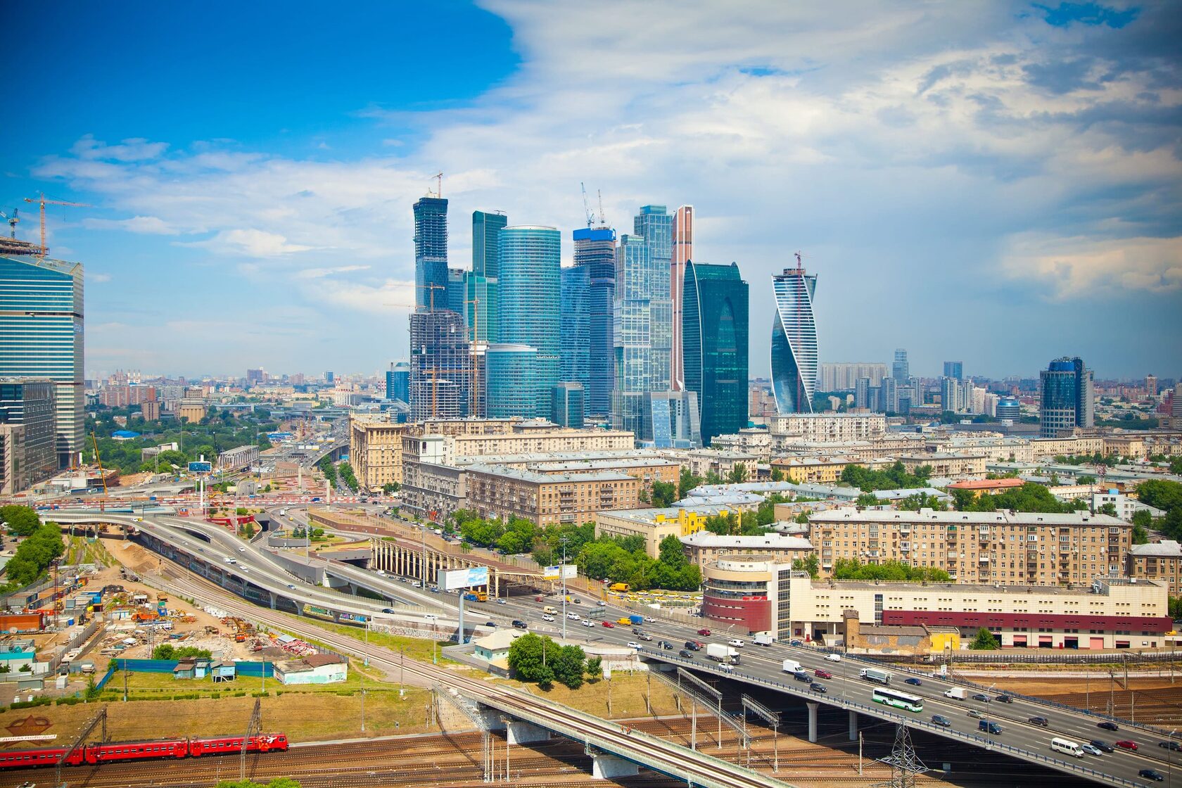 В москву войдут города. Деловой город. Москва Сити и деревня. Москва Сити дорога. Москва Сити вид с Киевского вокзала.