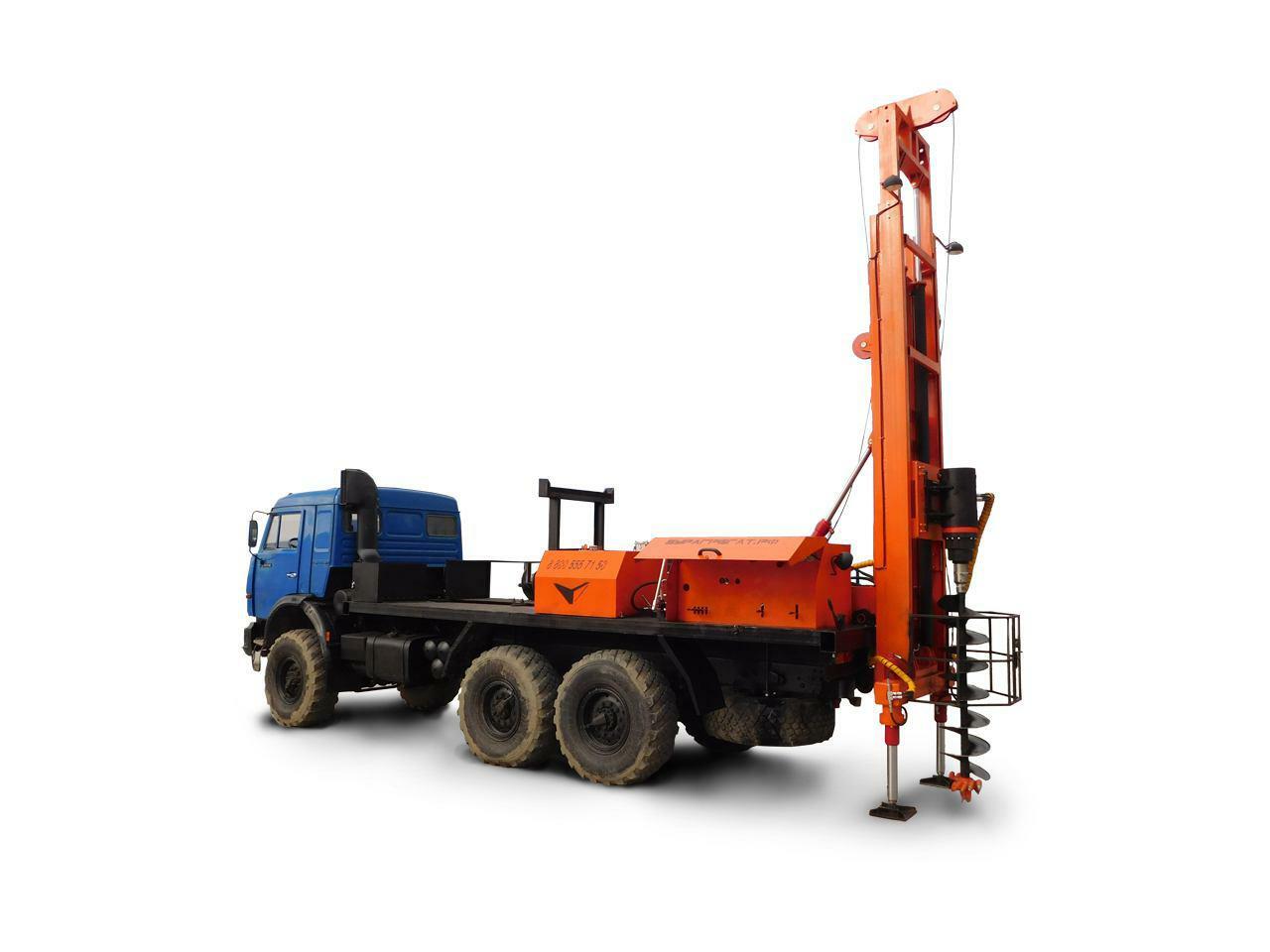 Машинист буровой установки на базе Камаз