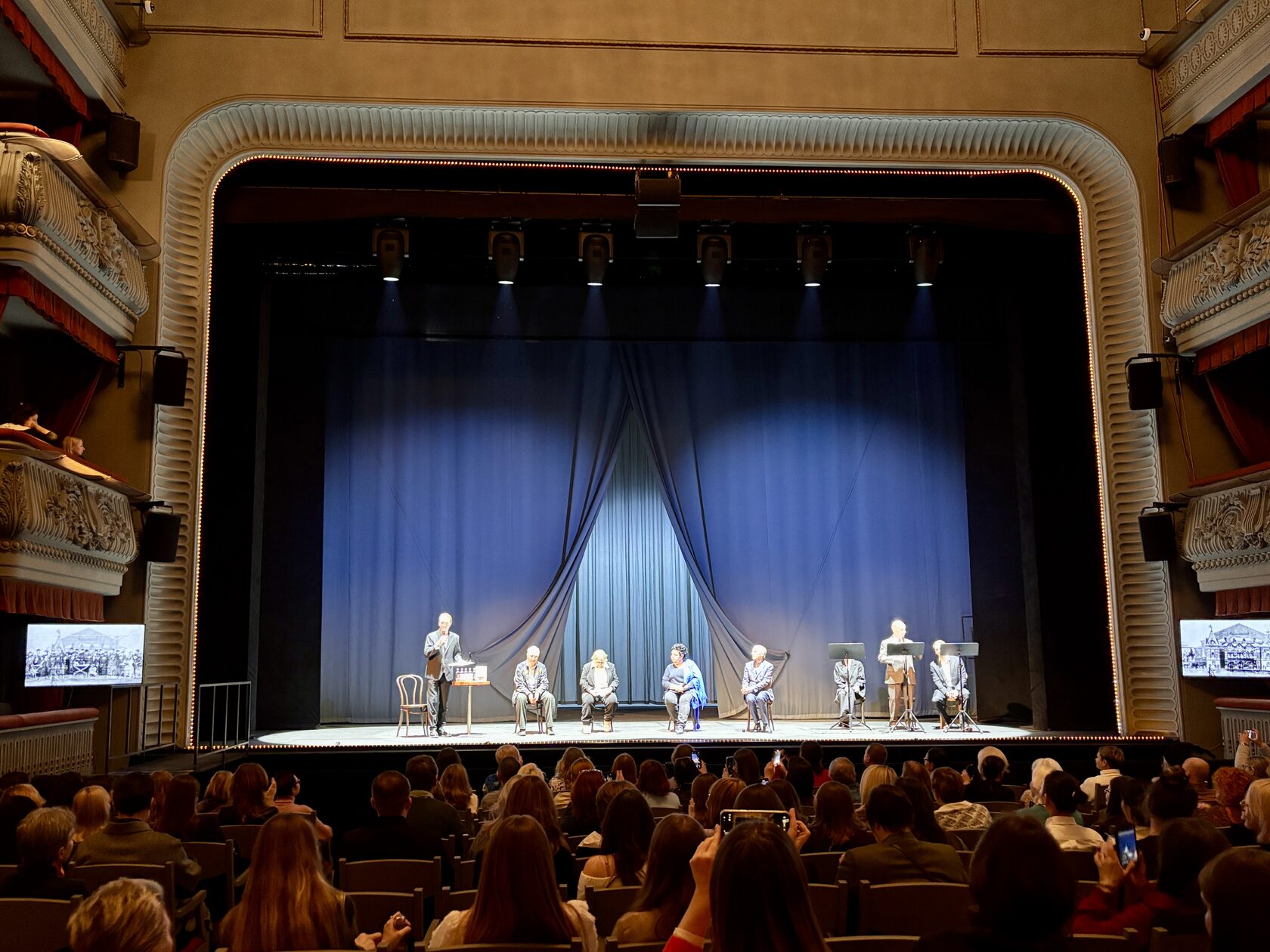 В Театре Наций представили книгу об основателе Фёдоре Корше