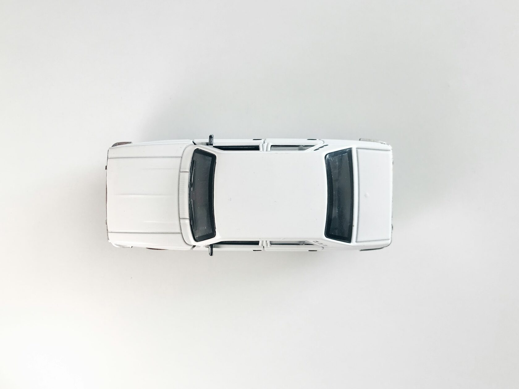 Белый SUV