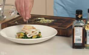 Приготовление салата из битых огурцов по рецепту Ивлева: шаг 12