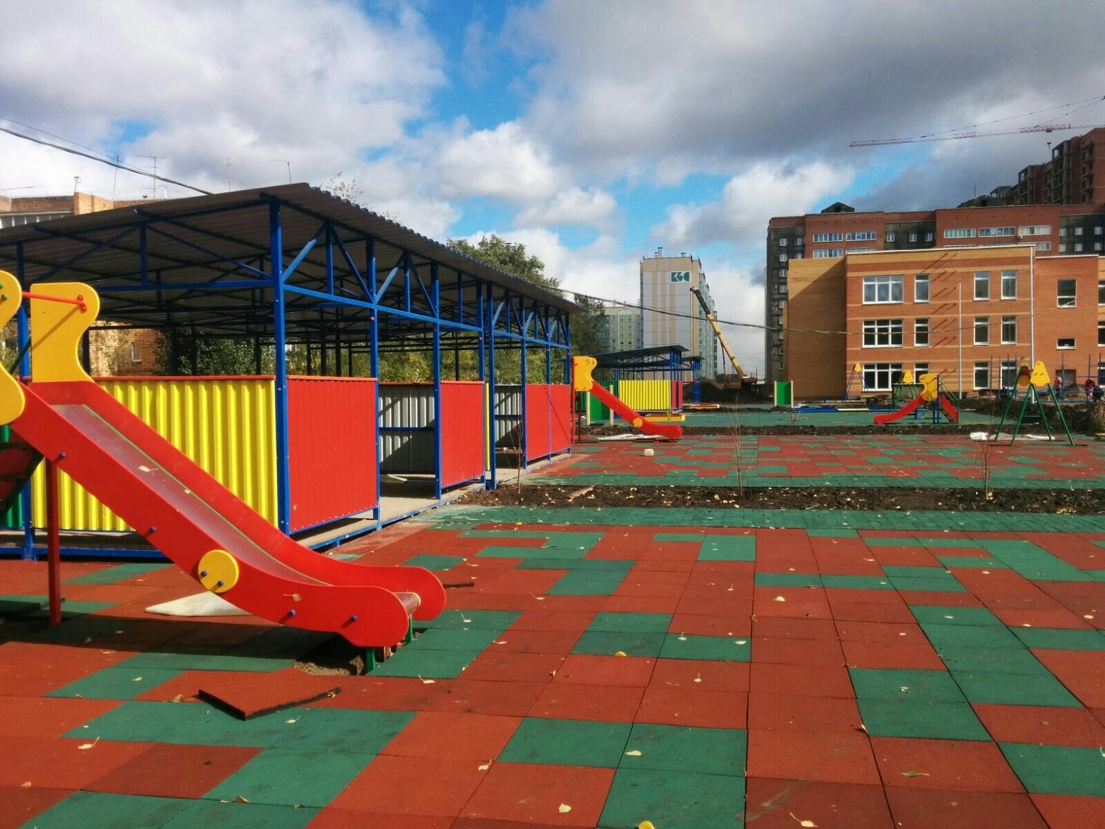Детская площадка: как построить игровой уголок на даче своими руками