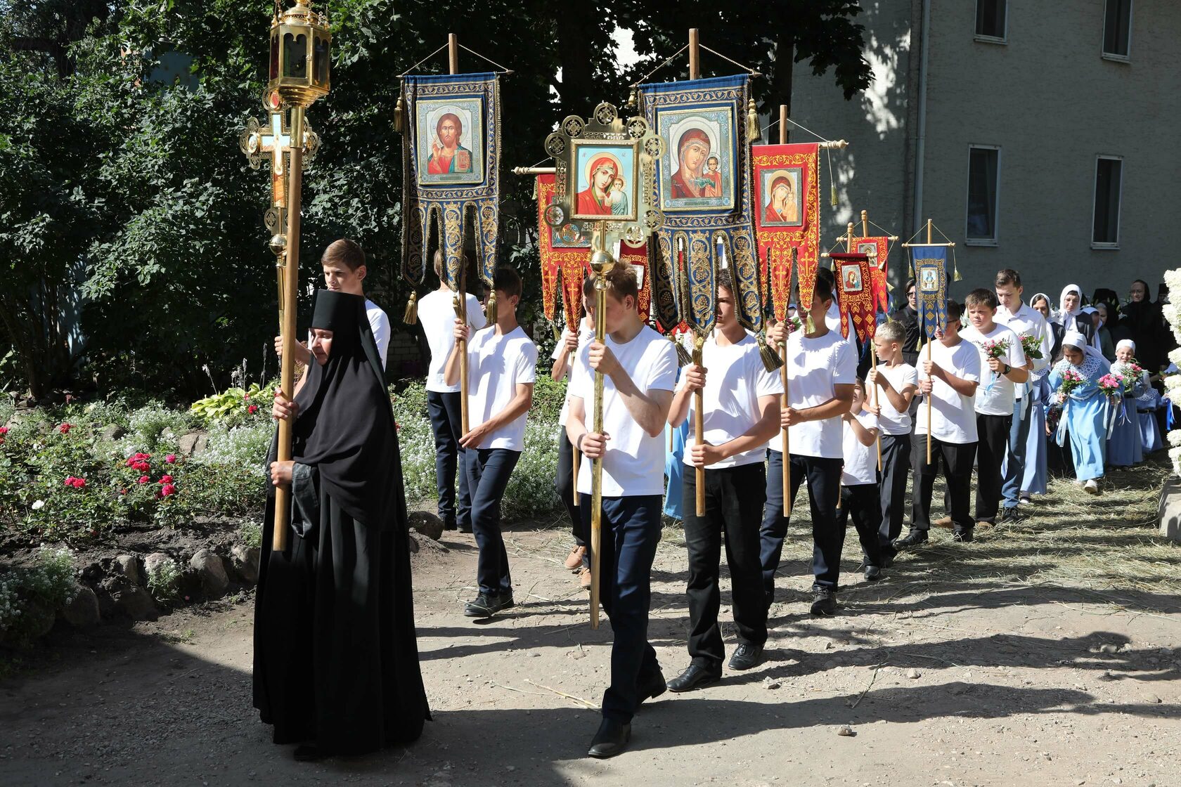 Богородицком житенном женском монастыре. Богородицкий Житенный женский монастырь. Богородицкий Житенный женский монастырь г Осташков. Богородице Житенный женский монастырь дети.