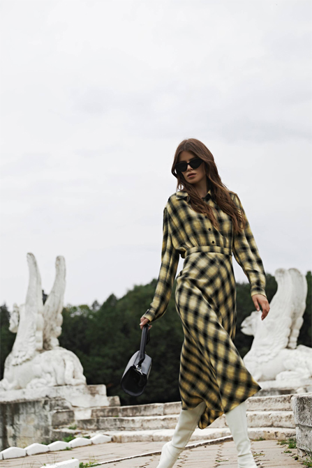 Зимняя женская куртка в цвете хаки. GATE31 — это минималистичный бренд верхней одежды из Санкт–Петербурга