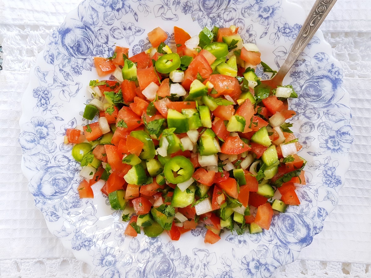 1. Овощной салат с растительным маслом