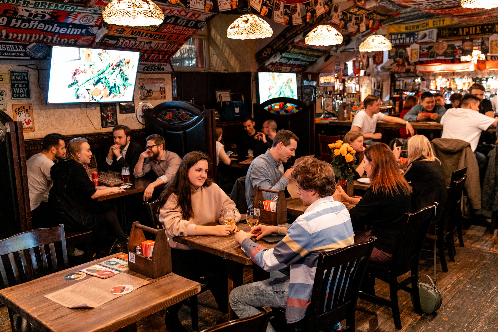 English pub. St.Peters & St.anton, английский паб. Сильверс паб Москва Никитский бульвар. Паб в Англии. Ирландский бар.