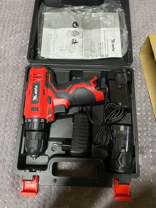 Фотография шуруповерта в открытом кейсе от покупателя с отзыва на шуруповерт MTX MCDL-12-02